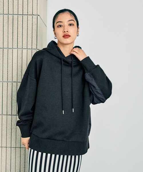 LEPSIM（レプシィム）の「異素材ギャザーパーカー 134460（パーカー・レディース・アイボリー/ブラック/チャコールグレー・FREE）」の11枚目の写真