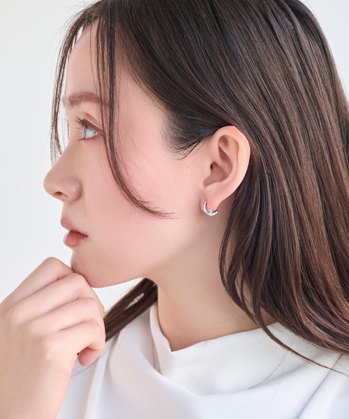 Phoebe（フィービィー）の「【金属アレルギー対応】【痛くないシリーズ】フラワービジューフロートライトフィットイヤリング（イヤリング・レディース・イエローゴールド/シャンパン/シルバー・FREE）」の15枚目の写真