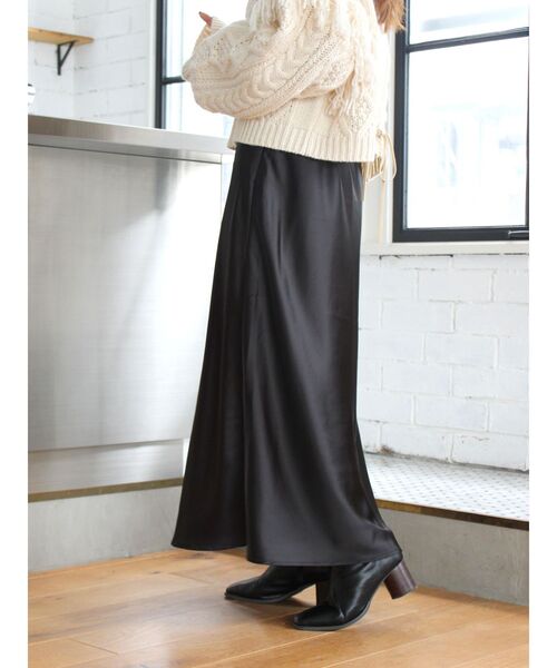 Ungrid(アングリッド)の「サテンフレアスカート(スカート・レディース・ブラック/オレンジ/シルバー・FREE)」の4枚目の写真