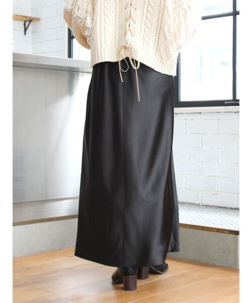 Ungrid(アングリッド)の「サテンフレアスカート(スカート・レディース・ブラック/オレンジ/シルバー・FREE)」の6枚目の写真