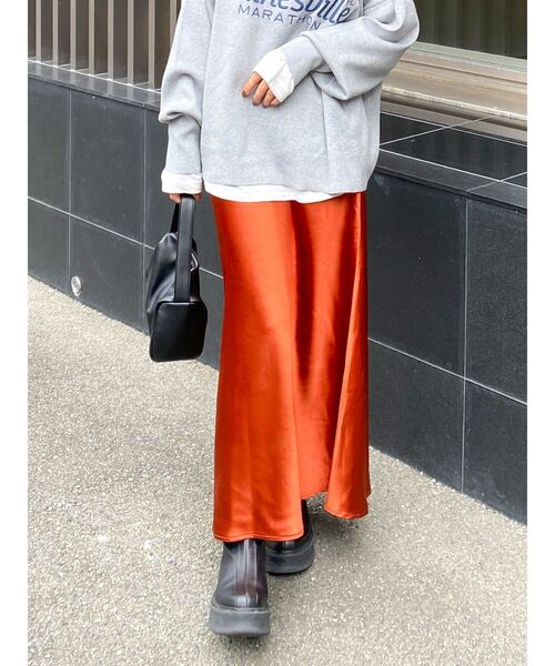Ungrid(アングリッド)の「サテンフレアスカート(スカート・レディース・ブラック/オレンジ/シルバー・FREE)」の17枚目の写真