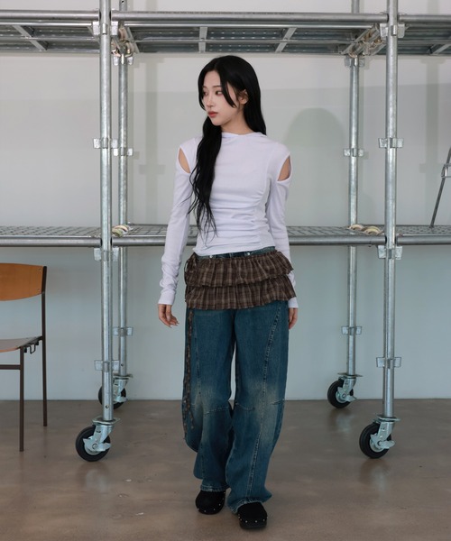 FOLLOWIN（フォロウィン）の「[FLW MADE][S,M]デイリーカジュアル肩開きカットアウトシャーリングフードクロップT（Tシャツ/カットソー・レディース・ホワイト/チャコール/ブラック・SMALL/MEDIUM）」の5枚目の写真