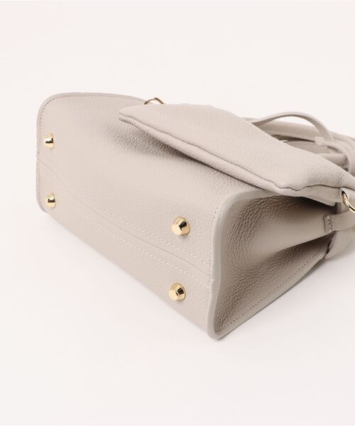 CHRISTIAN VILLA（クリスチャンヴィラ）の「【CHRISTIAN VILLA】スモールサイズレザーハンドバッグ(Q56406)（ハンドバッグ・レディース・ライトグレー/ブラック・ALL）」の4枚目の写真