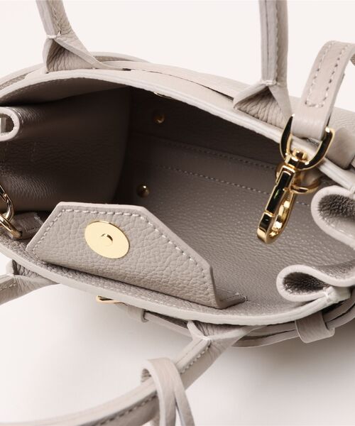 CHRISTIAN VILLA（クリスチャンヴィラ）の「【CHRISTIAN VILLA】スモールサイズレザーハンドバッグ(Q56406)（ハンドバッグ・レディース・ライトグレー/ブラック・ALL）」の5枚目の写真