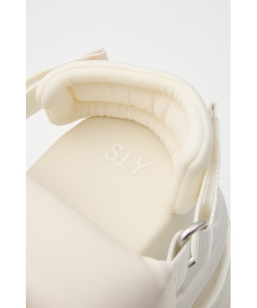 SLY（スライ）の「AIR VOLUME SOLE BELT SANDAL エアー ボリュームソール ベルト サンダル 厚底（サンダル・レディース・ブラック/アイボリー・LARGE/MEDIUM/SMALL）」の12枚目の写真