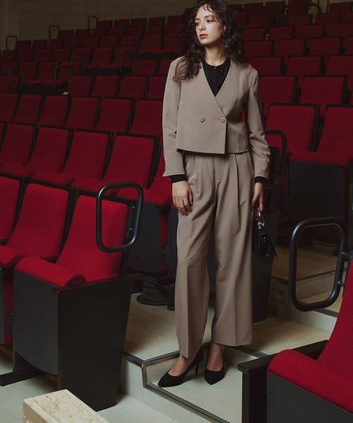 Callarus（カラルス）の「デザインショートジャケットパンツセットアップスーツ（ジャケット＋ジレ＋パンツ）〔Callarus〕（スーツセット・レディース・ブラック/モカ・M/3L/LL/L/S）」の3枚目の写真