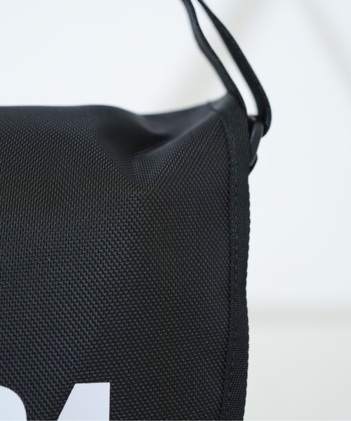 NEW ERA(ニューエラ)の「【NEW ERA/ニューエラ】SHOULDER BAG(ショルダーバッグ・メンズ・ブラック/ブラック×ホワイト/ストーン/ブラック系その他・FREE)」の8枚目の写真