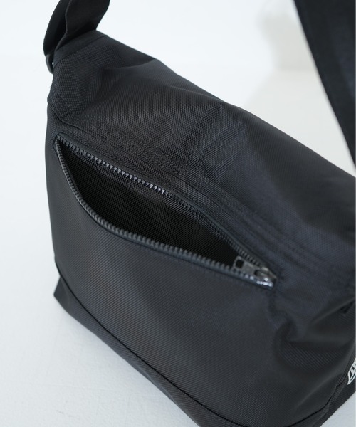 NEW ERA(ニューエラ)の「【NEW ERA/ニューエラ】SHOULDER BAG(ショルダーバッグ・メンズ・ブラック/ブラック×ホワイト/ストーン/ブラック系その他・FREE)」の9枚目の写真