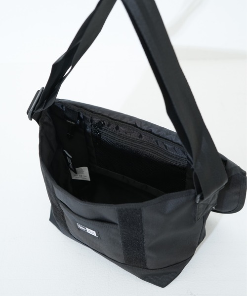 NEW ERA(ニューエラ)の「【NEW ERA/ニューエラ】SHOULDER BAG(ショルダーバッグ・メンズ・ブラック/ブラック×ホワイト/ストーン/ブラック系その他・FREE)」の12枚目の写真