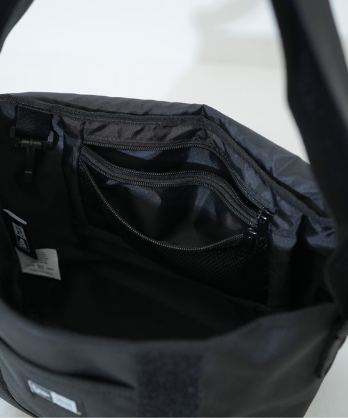 NEW ERA(ニューエラ)の「【NEW ERA/ニューエラ】SHOULDER BAG(ショルダーバッグ・メンズ・ブラック/ブラック×ホワイト/ストーン/ブラック系その他・FREE)」の13枚目の写真