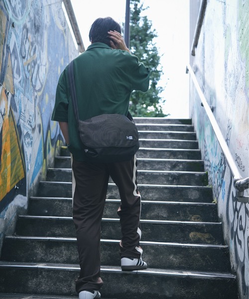 NEW ERA(ニューエラ)の「【NEW ERA/ニューエラ】SHOULDER BAG(ショルダーバッグ・メンズ・ブラック/ブラック×ホワイト/ストーン/ブラック系その他・FREE)」の19枚目の写真