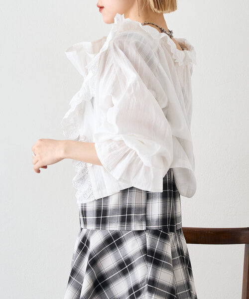 w closet（ダブルクローゼット）の「コットンレースブラウス（シャツ/ブラウス・レディース・オフホワイト/ピンク/イエロー・FREE）」の6枚目の写真