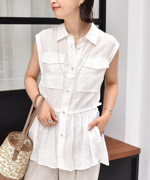 SHIPS(シップス)の「〈手洗い可能〉IMPERIAL LINEN Wポケット ノースリーブ シャツ(シャツ/ブラウス・レディース・ベージュ/ネイビー/オフホワイト・ONE SIZE)」の2枚目の写真