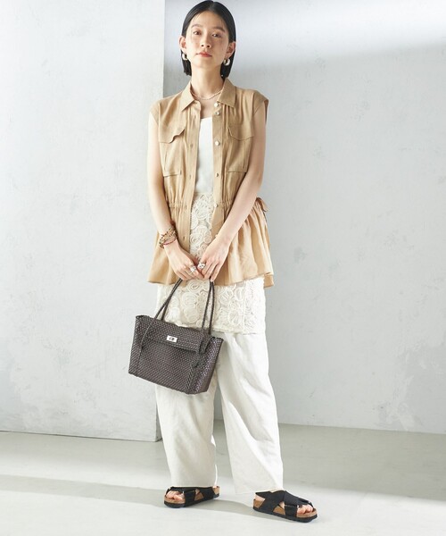 SHIPS(シップス)の「〈手洗い可能〉IMPERIAL LINEN Wポケット ノースリーブ シャツ(シャツ/ブラウス・レディース・ベージュ/ネイビー/オフホワイト・ONE SIZE)」の22枚目の写真