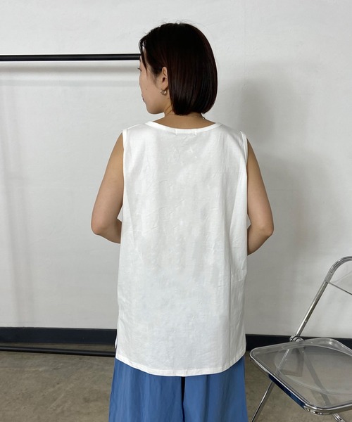 CRB(シーアールビー)の「サイドスリットロングタンクトップ(タンクトップ・レディース・オフホワイト/ブラック・F)」の13枚目の写真