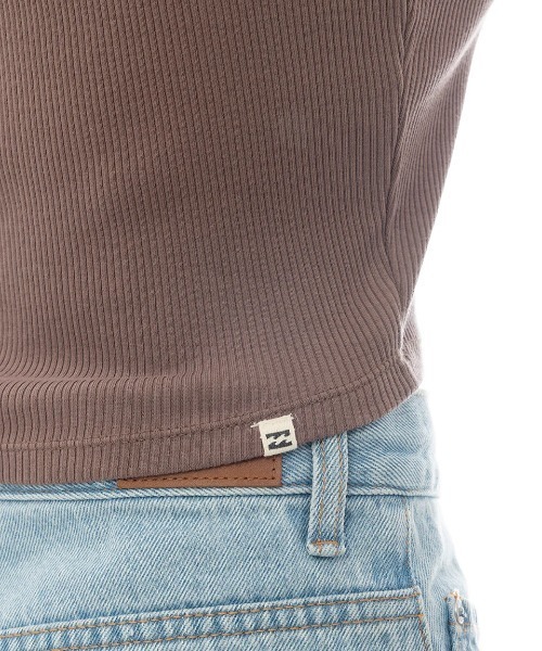 BILLABONG(ビラボン)の「BILLABONG レディース GO FOR IT TANK タンクトップ 【2025年春夏モデル】/ビラボンロゴ刺繍ショート丈ハイネックタンクトップ(タンクトップ・レディース・ブラウン/アイボリー/イエロー系その他・MEDIUM)」の9枚目の写真