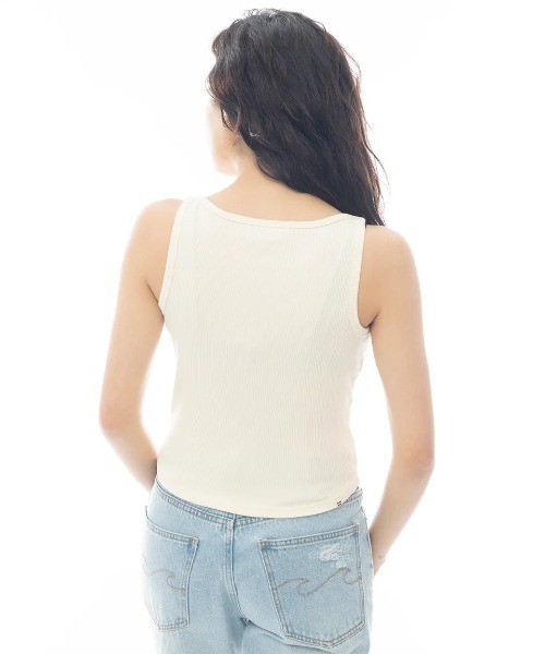 BILLABONG(ビラボン)の「BILLABONG レディース GO FOR IT TANK タンクトップ 【2025年春夏モデル】/ビラボンロゴ刺繍ショート丈ハイネックタンクトップ(タンクトップ・レディース・ブラウン/アイボリー/イエロー系その他・MEDIUM)」の4枚目の写真