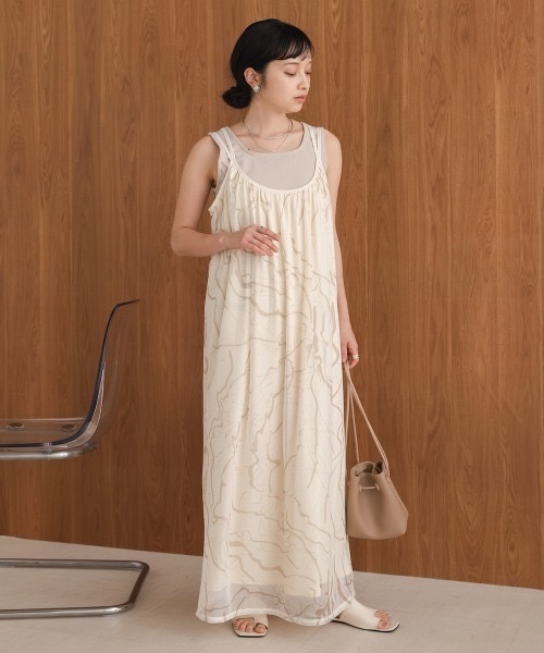 Bab(バブ)の「マーブルシアーメッシュキャミワンピース(ワンピース・レディース・アイボリー/ベージュ/モカ・MEDIUM/SMALL)」の22枚目の写真