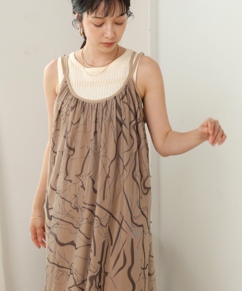 Bab(バブ)の「マーブルシアーメッシュキャミワンピース(ワンピース・レディース・アイボリー/ベージュ/モカ・MEDIUM/SMALL)」の5枚目の写真