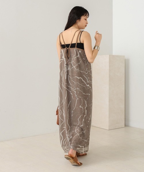 Bab(バブ)の「マーブルシアーメッシュキャミワンピース(ワンピース・レディース・アイボリー/ベージュ/モカ・MEDIUM/SMALL)」の12枚目の写真