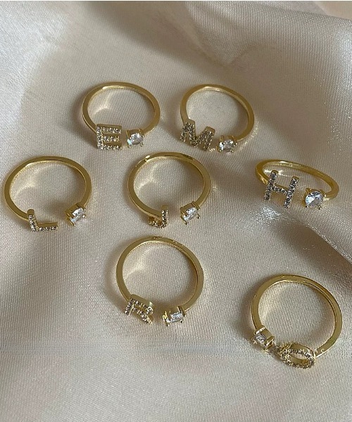 E&C closet…(イーアンドシークローゼット)の「イニシャルリング(リング・レディース・シルバー/ゴールド・A/B/C/D/E/F/H/L/M/O/P/G/I/J/K/N/Q/R/S/T/U/W/X/Y/Z/V)」の3枚目の写真