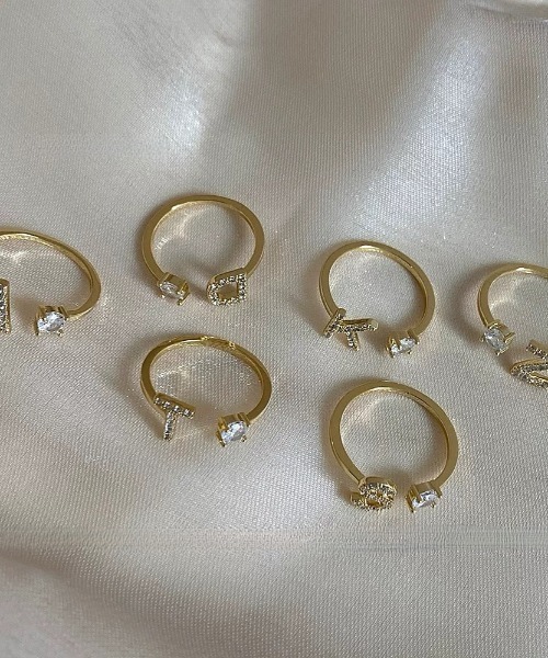 E&C closet…(イーアンドシークローゼット)の「イニシャルリング(リング・レディース・シルバー/ゴールド・A/B/C/D/E/F/H/L/M/O/P/G/I/J/K/N/Q/R/S/T/U/W/X/Y/Z/V)」の5枚目の写真