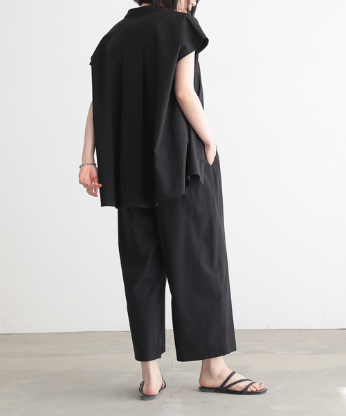 for/c(フォーシー)の「ドライフレンチスリーブブラウス【サスティナブル】(シャツ/ブラウス・レディース・ブラック/オフホワイト・M/L)」の8枚目の写真