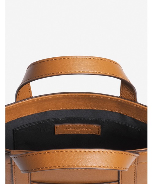Maison Kitsune(メゾンキツネ)の「FOX HEAD LEATHER MINI TOTE(トートバッグ・レディース・ブラック/ブラウン・U)」の11枚目の写真