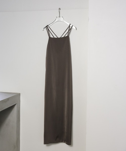 select MOCA（セレクトモカ）の「バッククロスサテンキャミワンピース（ワンピース・レディース・グレイッシュベージュ/ブラウン/ブラック・MEDIUM/LARGE）」の22枚目の写真