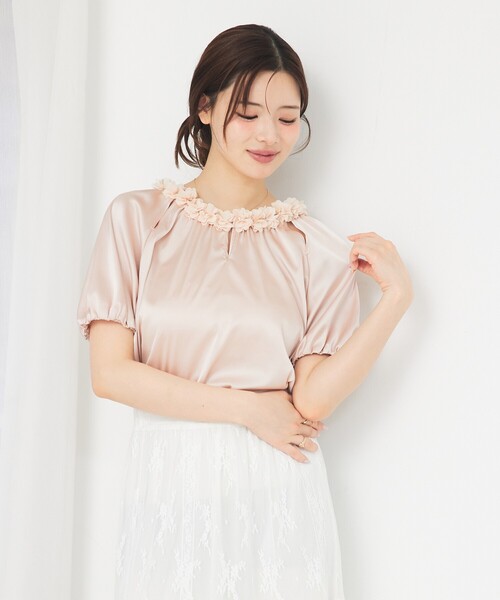 SELFIST(セルフィスト)の「フラワーモチーフブラウス フリル オケージョン 夏服 半袖 フェミニン(シャツ/ブラウス・レディース・オフホワイト/ブラック/サーモンピンク・フリー)」の6枚目の写真