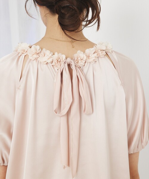 SELFIST(セルフィスト)の「フラワーモチーフブラウス フリル オケージョン 夏服 半袖 フェミニン(シャツ/ブラウス・レディース・オフホワイト/ブラック/サーモンピンク・フリー)」の9枚目の写真