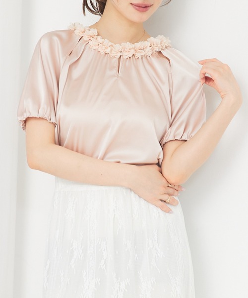 SELFIST(セルフィスト)の「フラワーモチーフブラウス フリル オケージョン 夏服 半袖 フェミニン(シャツ/ブラウス・レディース・オフホワイト/ブラック/サーモンピンク・フリー)」の3枚目の写真