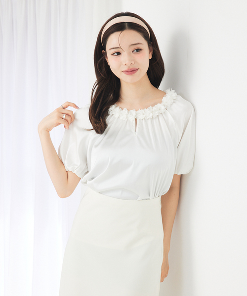 SELFIST(セルフィスト)の「フラワーモチーフブラウス フリル オケージョン 夏服 半袖 フェミニン(シャツ/ブラウス・レディース・オフホワイト/ブラック/サーモンピンク・フリー)」の5枚目の写真