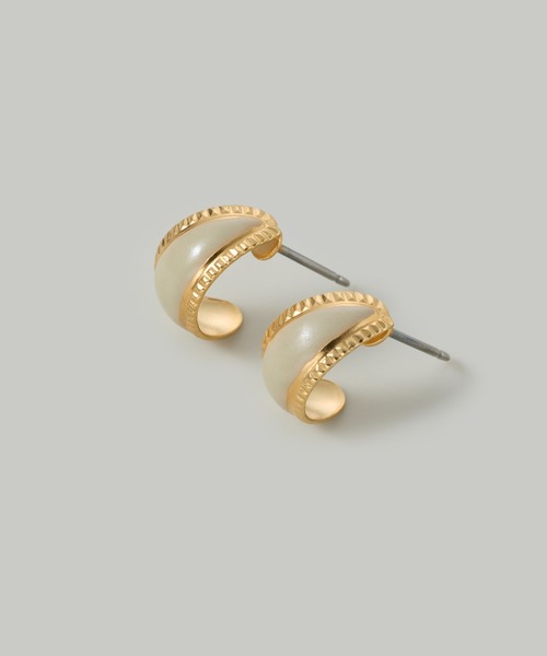 Jolie Toujours(ジョリトゥジュール)の「〈K18GP〉エッジラインエポフープピアス(ピアス(両耳用)・レディース・オフホワイト/グレー・FREE)」の1枚目の写真