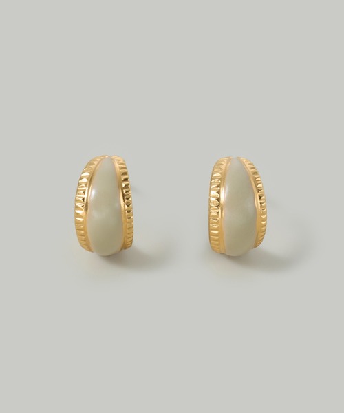 Jolie Toujours(ジョリトゥジュール)の「〈K18GP〉エッジラインエポフープピアス(ピアス(両耳用)・レディース・オフホワイト/グレー・FREE)」の4枚目の写真