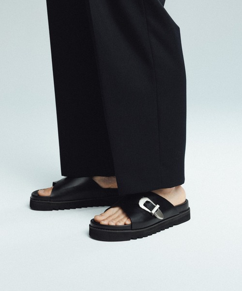 ADAM ET ROPE'（アダムエロペ）の「ウエスタンバックルサンダル
