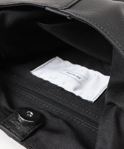 Beau're（ヴュレ）の「BEAURE Vertical ショルダー Bag（ショルダーバッグ・レディース・グレー/シルバー/ブラック/ブラウン・FREE）」の15枚目の写真
