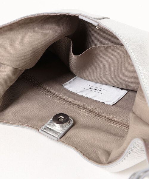 Beau're（ヴュレ）の「BEAURE Vertical ショルダー Bag（ショルダーバッグ・レディース・グレー/シルバー/ブラック/ブラウン・FREE）」の16枚目の写真
