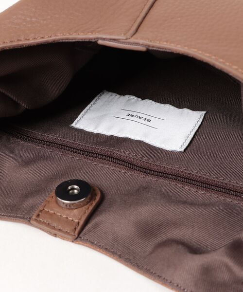 Beau're（ヴュレ）の「BEAURE Vertical ショルダー Bag（ショルダーバッグ・レディース・グレー/シルバー/ブラック/ブラウン・FREE）」の18枚目の写真