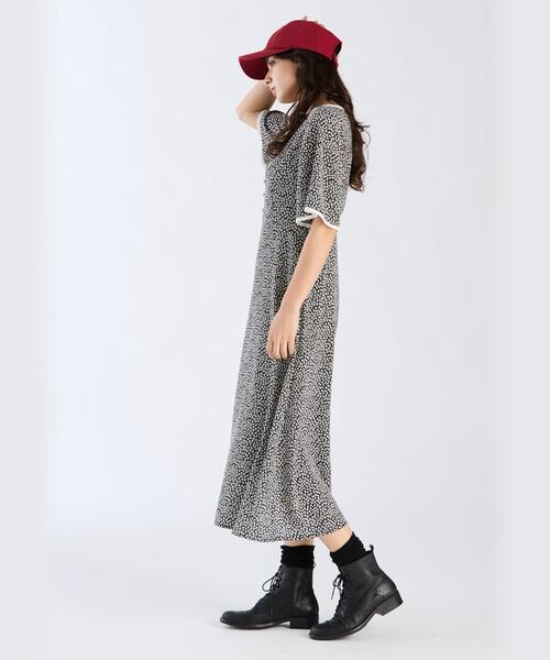 To b. by agnes b.（トゥービーバイアニエスベー）の「フラワープリント 半袖 ワンピース（ワンピース・レディース・ブラック・36/38/40）」の6枚目の写真