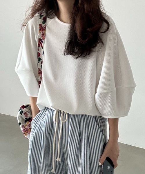 FAVORITO（ファヴォリート）の「袖ボリュームジップストップス（Tシャツ/カットソー・レディース・ホワイト・F）」の2枚目の写真