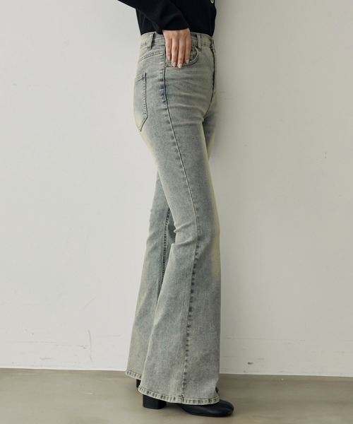 attiree（アティレー）の「ハイウエストストレッチフレアデニムパンツ（デニムパンツ・レディース・ブラック/ブルー・SMALL/MEDIUM/LARGE）」の17枚目の写真