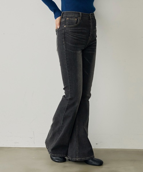 attiree（アティレー）の「ハイウエストストレッチフレアデニムパンツ（デニムパンツ・レディース・ブラック/ブルー・SMALL/MEDIUM/LARGE）」の12枚目の写真