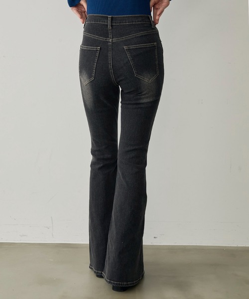 attiree（アティレー）の「ハイウエストストレッチフレアデニムパンツ（デニムパンツ・レディース・ブラック/ブルー・SMALL/MEDIUM/LARGE）」の13枚目の写真