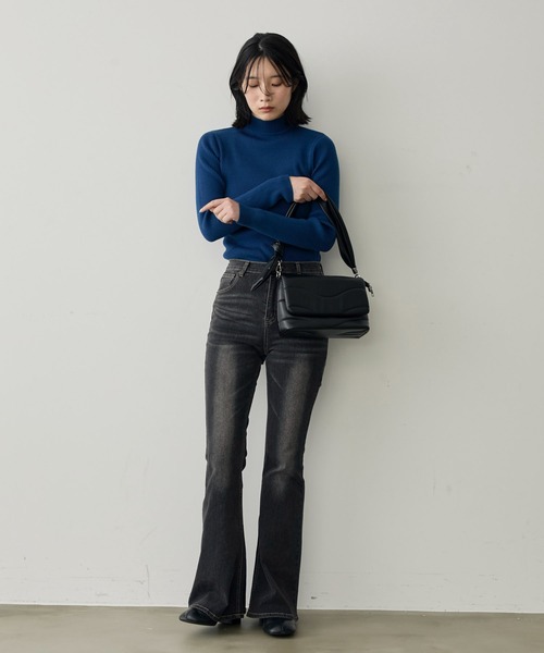 attiree（アティレー）の「ハイウエストストレッチフレアデニムパンツ（デニムパンツ・レディース・ブラック/ブルー・SMALL/MEDIUM/LARGE）」の3枚目の写真