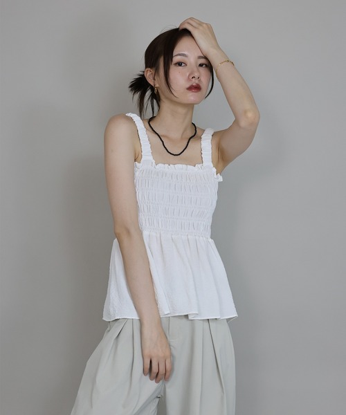 J by blue（ジェイバイブルー）の「ギャザートップス（キャミソール・レディース・ブラウン/ホワイト/ブラック・MEDIUM）」の2枚目の写真