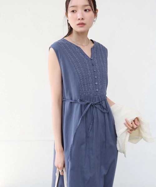 Bab(バブ)の「【S・Mサイズ展開】パネル刺繍ノースリワンピース(ワンピース・レディース・チャコールグレー/アイボリー/ダークブルー・MEDIUM/SMALL)」の21枚目の写真