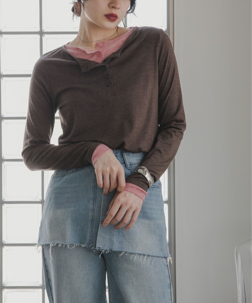 210nouve（トゥージュヌーブ）の「フェイクレイヤード 配色 ヘンリーネック ロンT（Tシャツ/カットソー・レディース・ブラウン/チャコールグレー/グレー/オレンジ/ブラウン系その他/イエロー・FREE）」の3枚目の写真