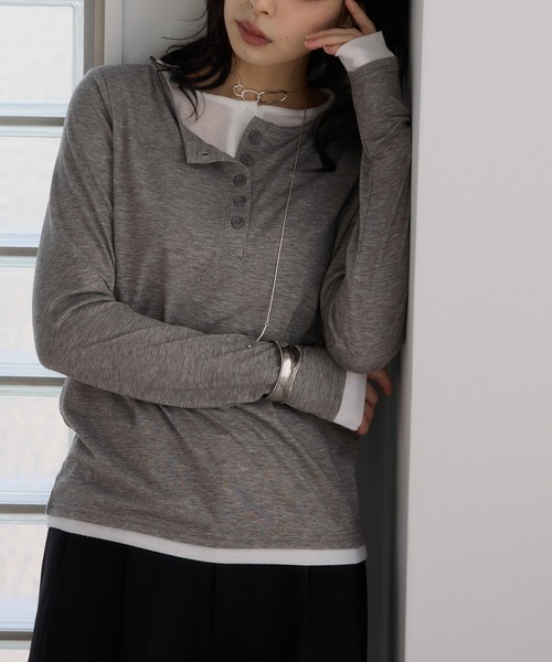 210nouve（トゥージュヌーブ）の「フェイクレイヤード 配色 ヘンリーネック ロンT（Tシャツ/カットソー・レディース・ブラウン/チャコールグレー/グレー/オレンジ/ブラウン系その他/イエロー・FREE）」の2枚目の写真