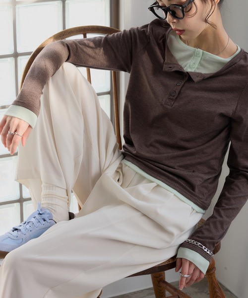 210nouve（トゥージュヌーブ）の「フェイクレイヤード 配色 ヘンリーネック ロンT（Tシャツ/カットソー・レディース・ブラウン/チャコールグレー/グレー/オレンジ/ブラウン系その他/イエロー・FREE）」の22枚目の写真